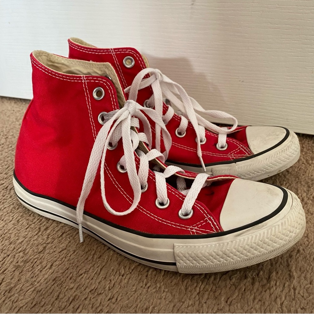 Red High Top Chuck Taylor Converse size 7.5 women/5.5 men